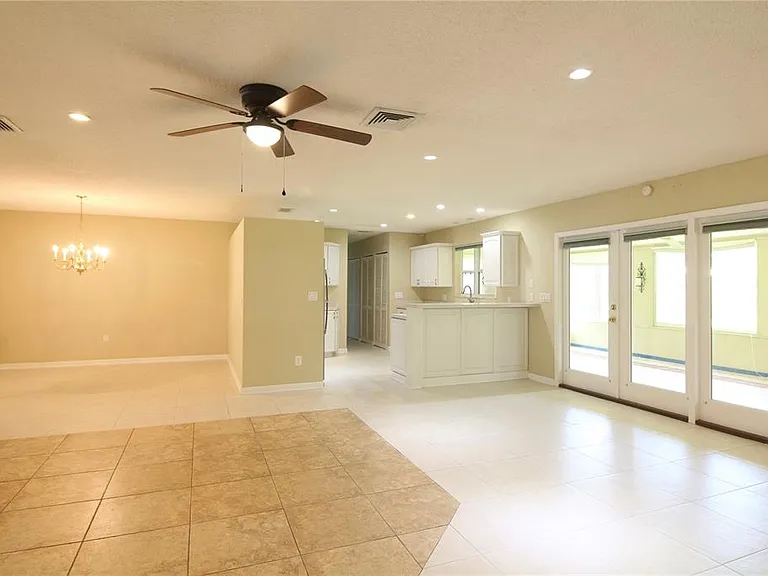 1311 Glenview Ln — Photo 10