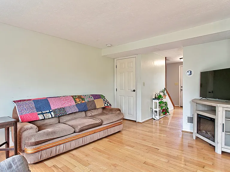 464 Vancover Ct — Photo 7