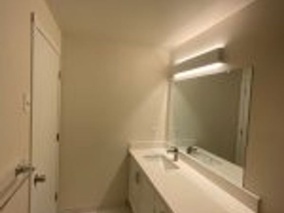 5th image of 1619 127th Ave NE APT C5