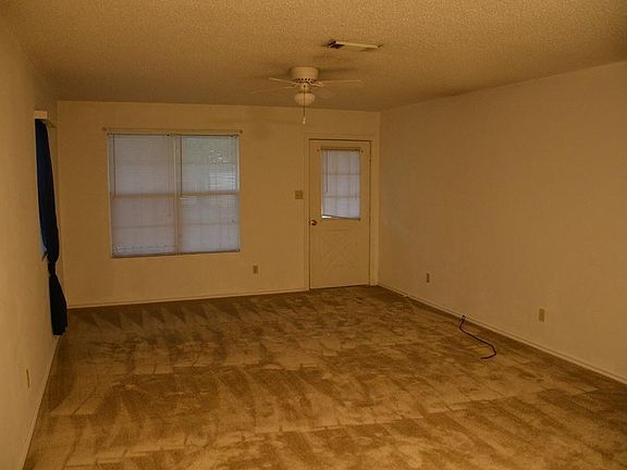 3rd image of 810 17th Ave N