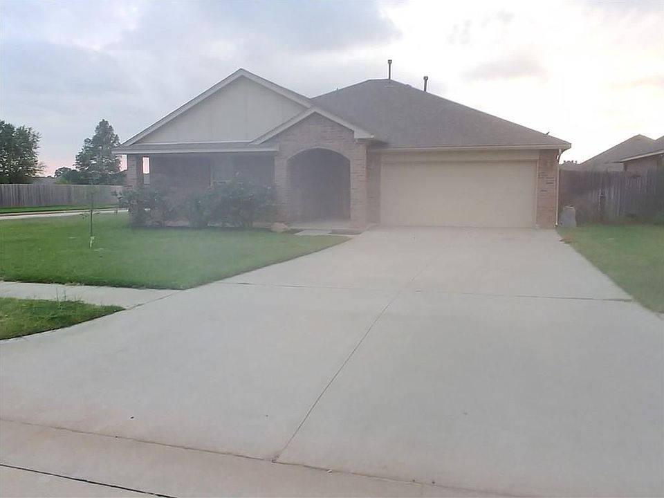 1st image of 605 S Kaylee Ln