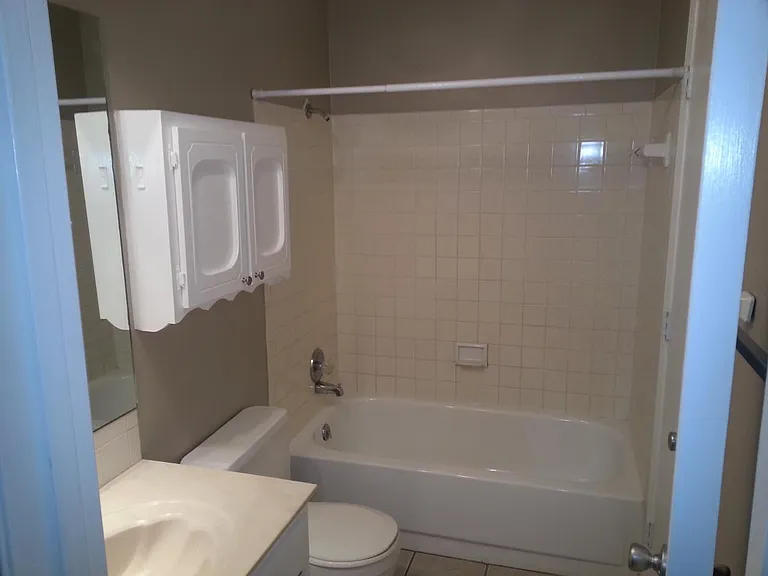 2838 Eaton St — Photo 8