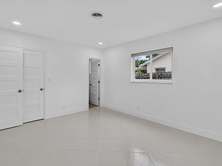 1200 SW 12th Ter — Photo 21