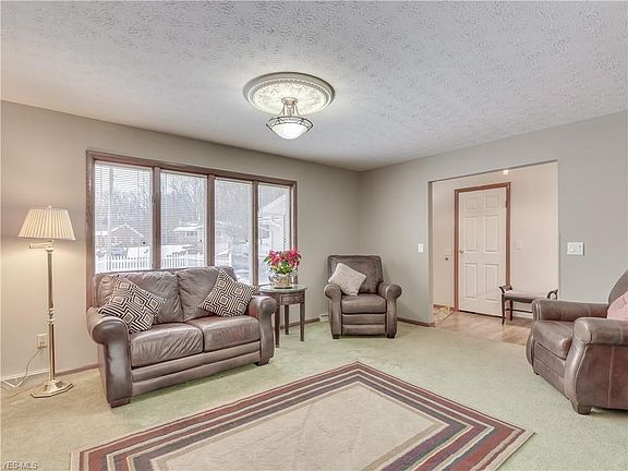 4th image of 370 Lynndale Dr