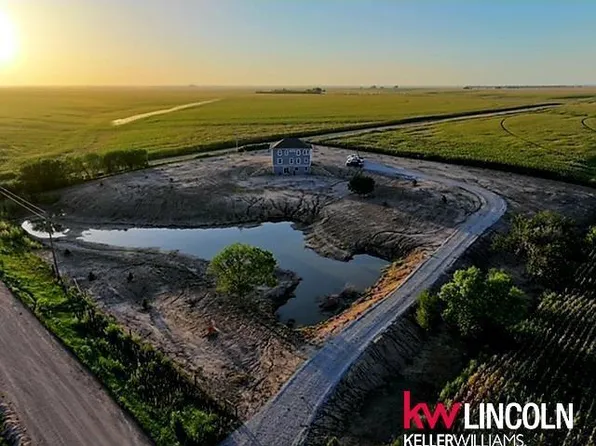 902 Road 1, Fairmont, NE 68354