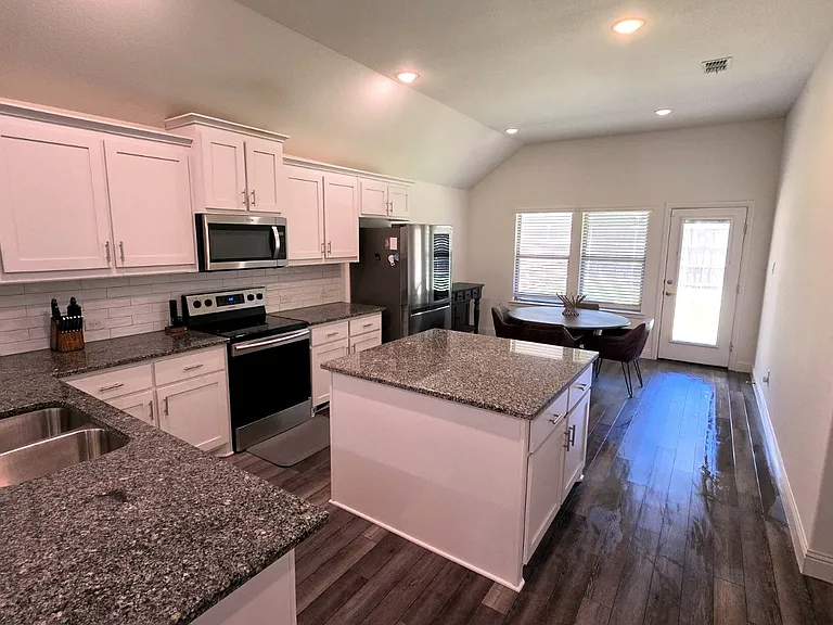 547 Concho St — Photo 5