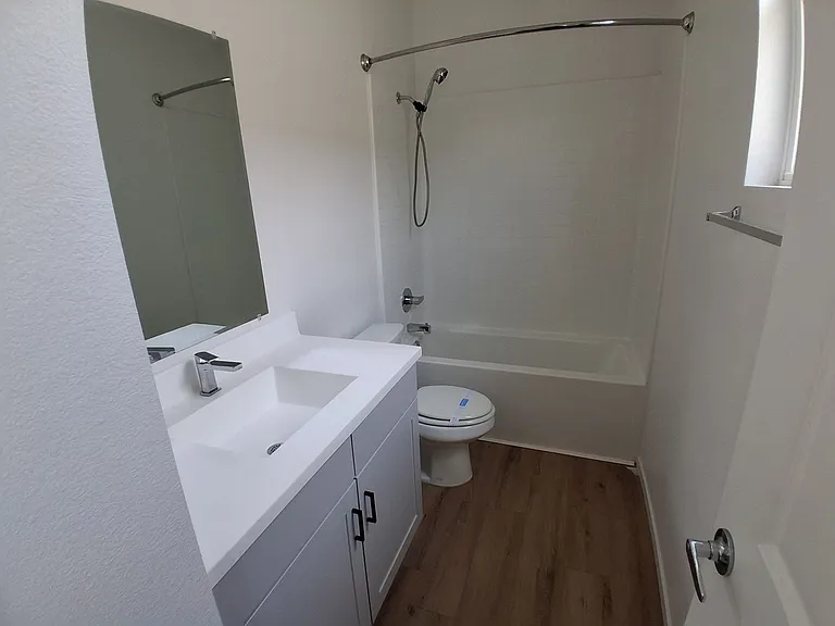 2040 N Highland Ave — Photo 38