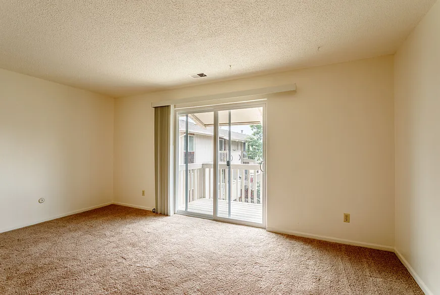 Glenwood Court Village — Photo 3