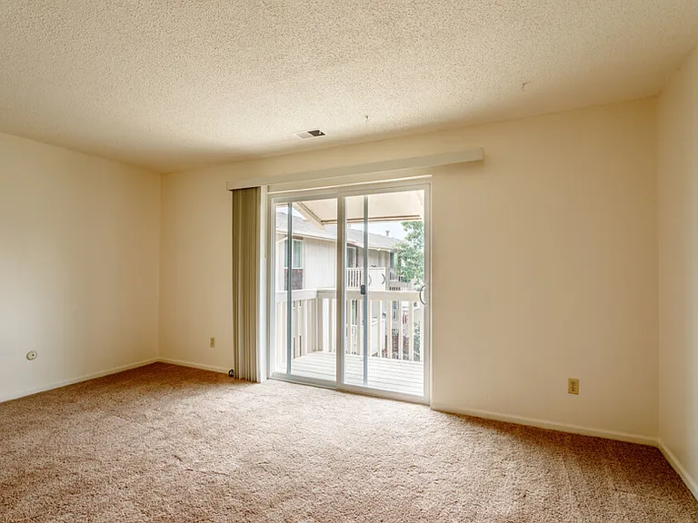 Glenwood Court Village — Photo 3