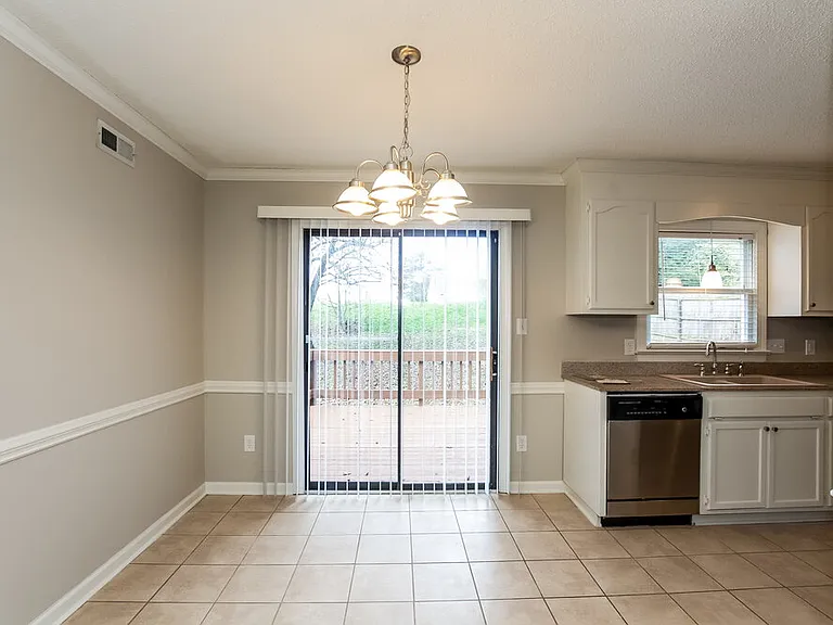 2515 Haybrook Ln — Photo 7