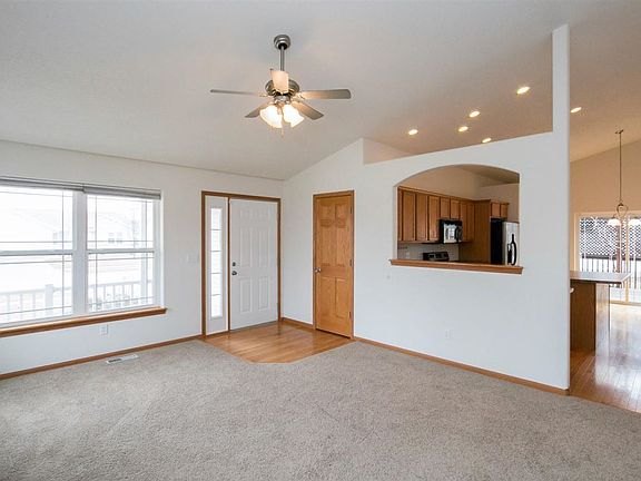 5th image of 275 N McKenzie Ln