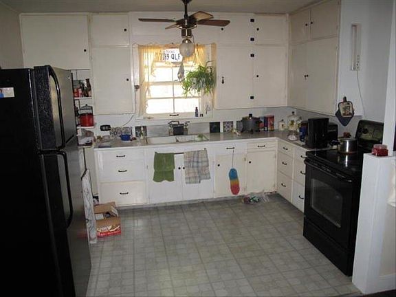 5th image of 211 Broadway Ave