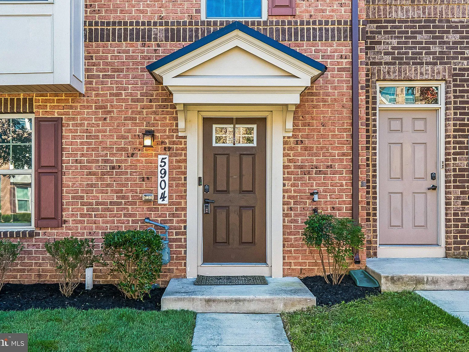 3 bed, 4.0 bath, 1864 sqft, $3,300 — Photo 3