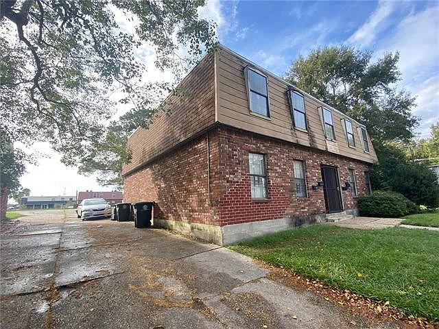 2 bed, 1.0 bath, 700 sqft, $850 — Photo 2