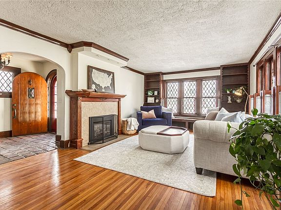 4th image of 706 Madison St