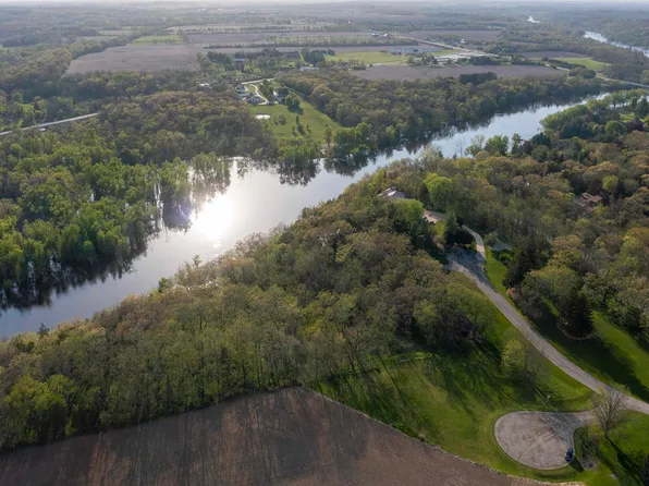 1 Bunny, Janesville, WI 53545