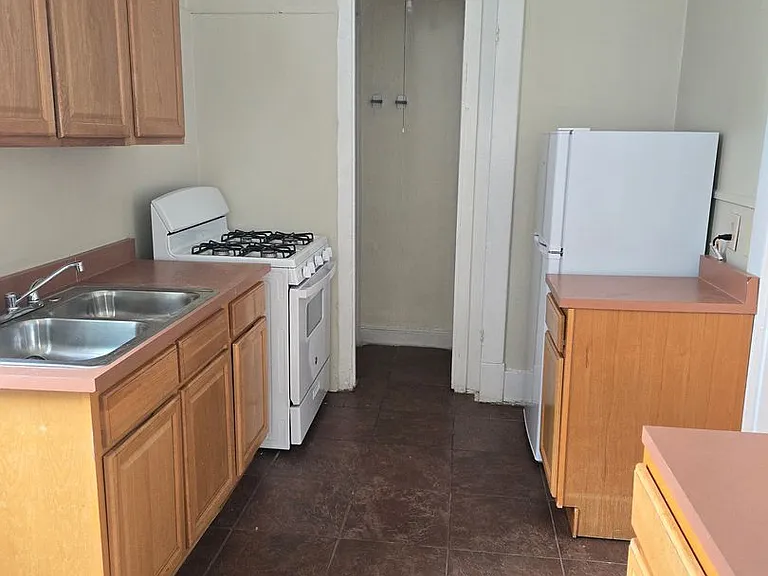 208 W Ormsby Ave. — Photo 12