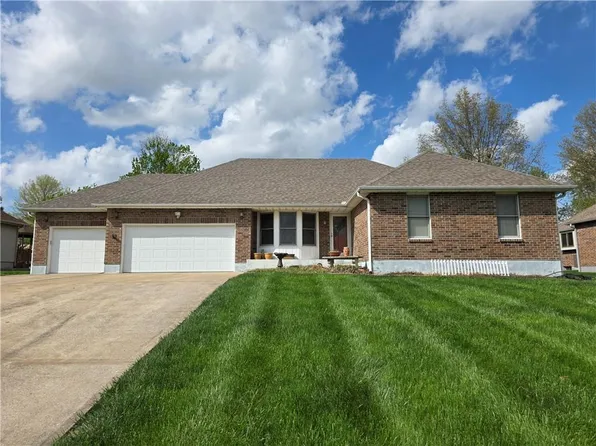 708 W 35th St, Higginsville, MO 64037