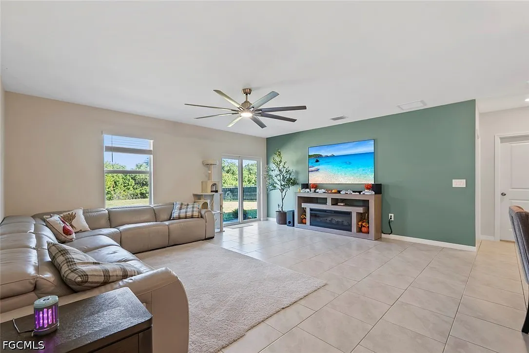 5 bed, 2.5 bath, 2959 sqft, $2,600 — Photo 4