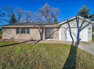 906 Dickinson St, Edgerton, WI 53534