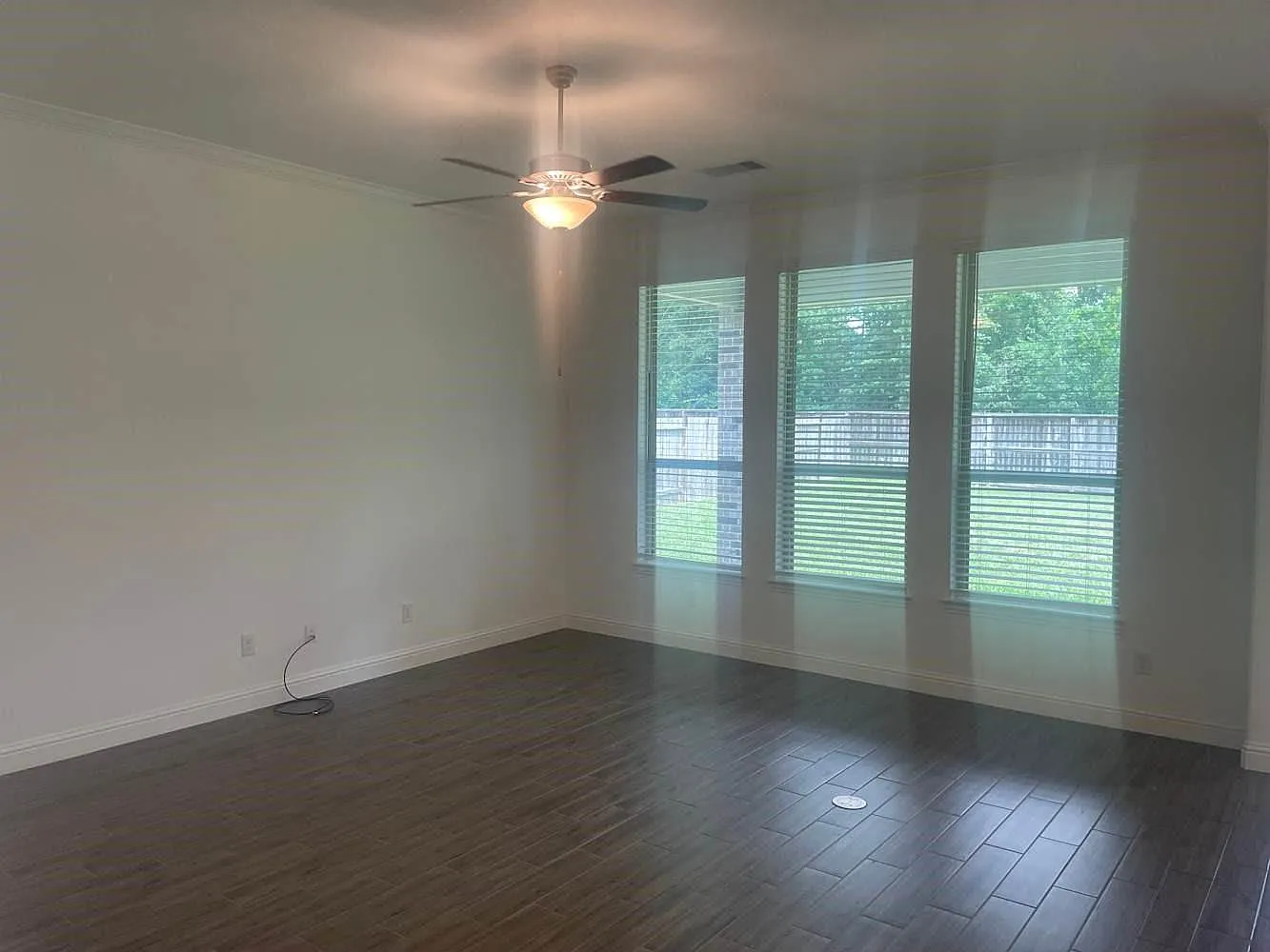 4 bed, 2.5 bath, 2411 sqft, $2,299 — Photo 2