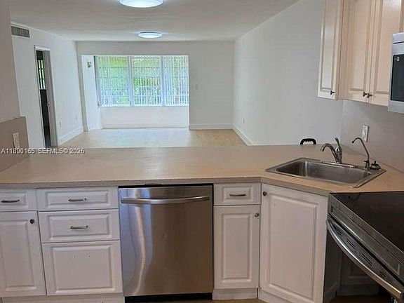 2nd image of 1550 NE 191st St APT 310