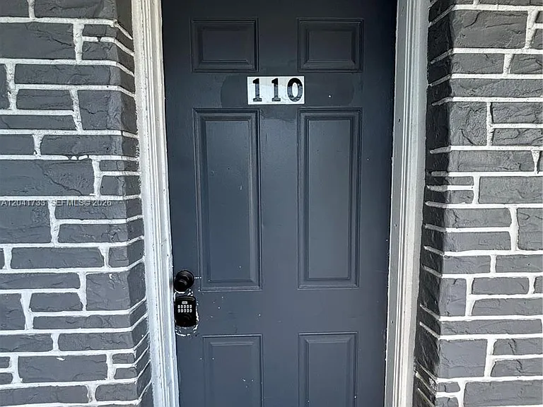 1843 Dewey St #110 — Photo 5