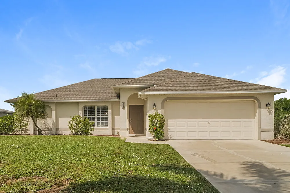 3 bed, 2.0 bath, 1479 sqft, $2,085 — Photo 1