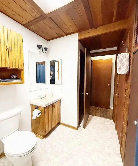 710 Parkway Ct NE — Photo 17