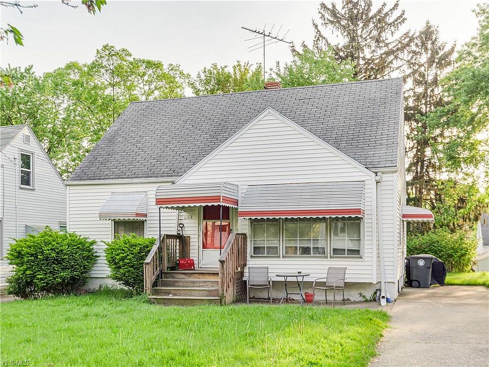 1st image of 1704 Oakwood Ave