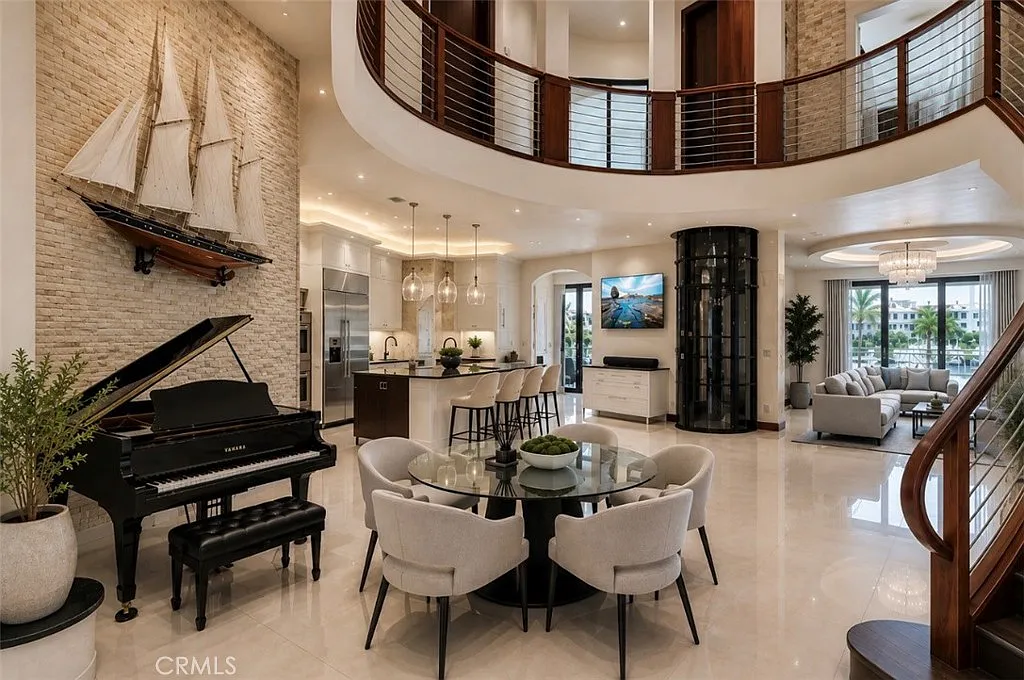 5 bed, 5557 sqft, $20,000 — Photo 4
