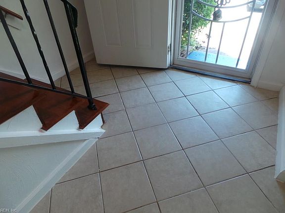 3rd image of 805 Harbour North Dr