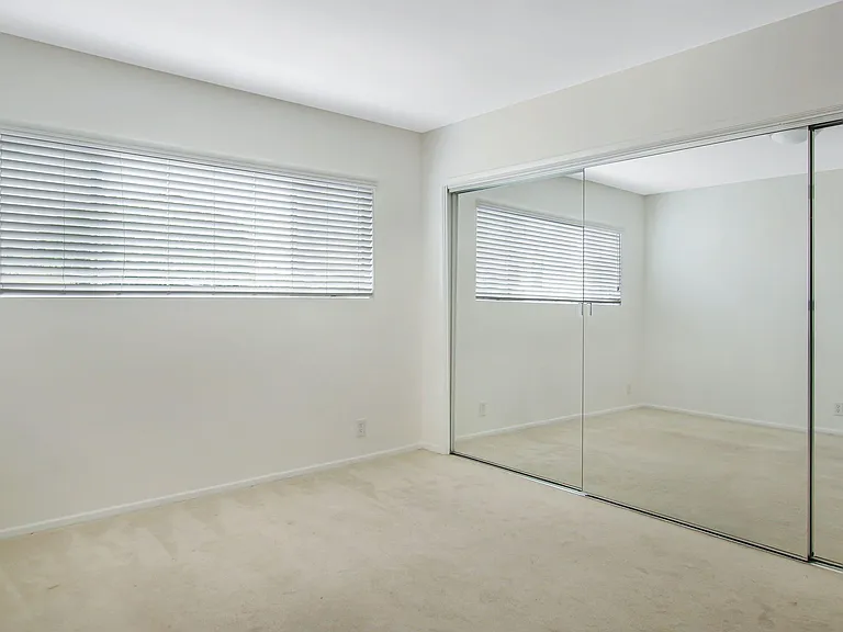 320 N La Peer Drive — Photo 10