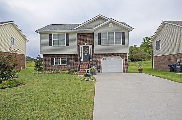 1st image of 703 Brookhaven Dr