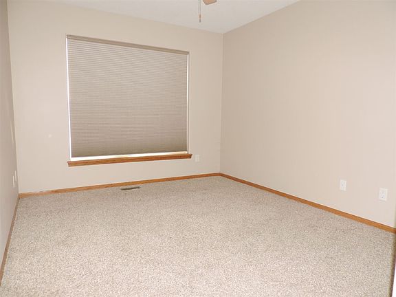 5th image of 530 Prairie St