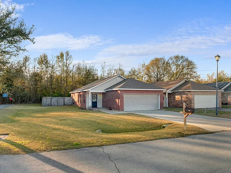 128 Bottle Brush Ln — Photo 2