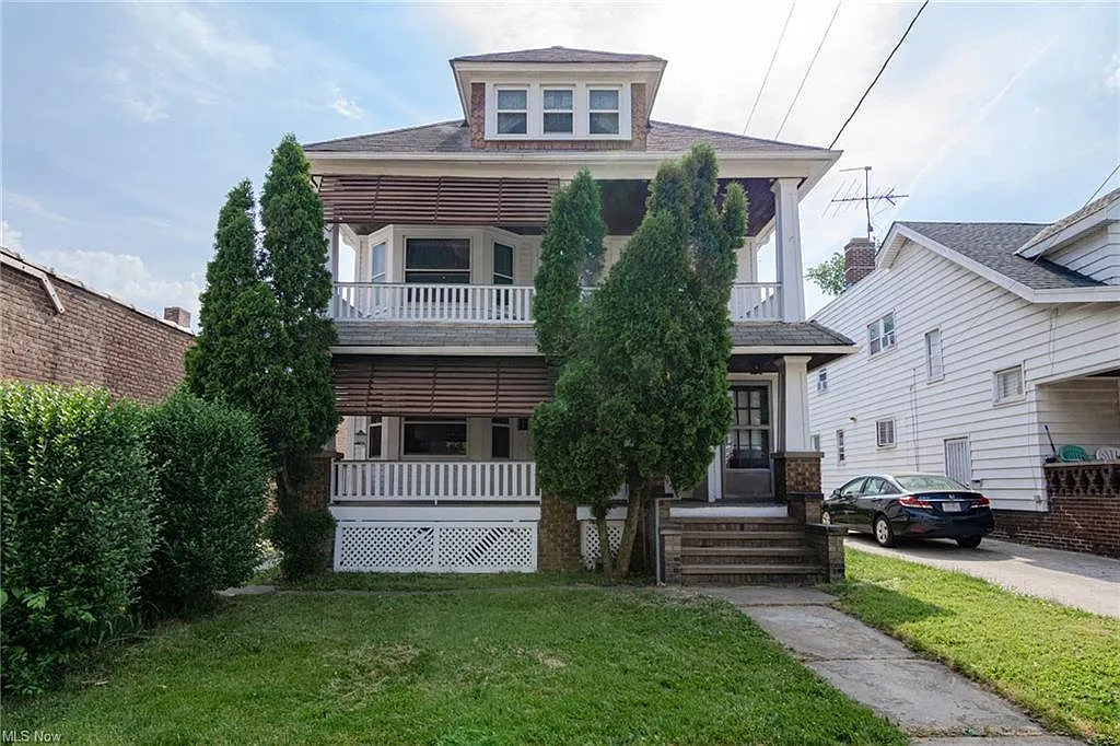 4487 Broadview Rd photo 1