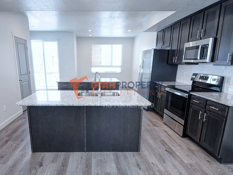 1058 W 360 S — Photo 9