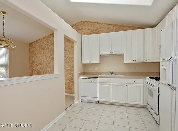 3rd image of 9441 Fountain Point Cir #9441