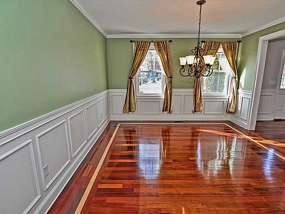 3rd image of 2 Victoria Dr