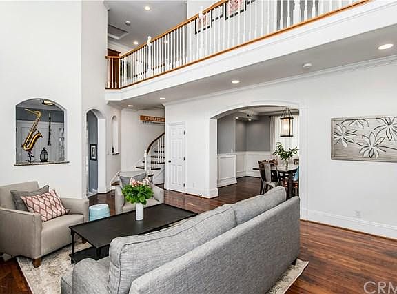 4th image of 2809 N Poinsettia Ave