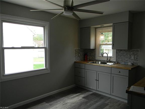 3rd image of 15105 Lotus Dr