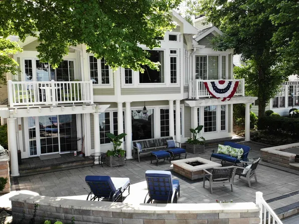 7688 E Vawter Park Rd, Syracuse, IN 46567