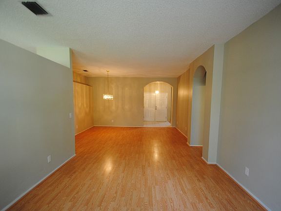 3rd image of 22521 Laureldale Dr