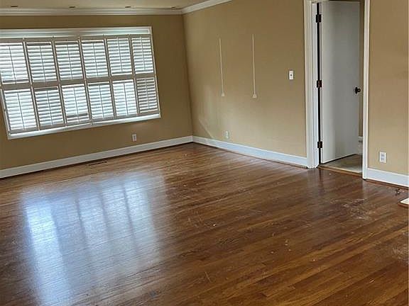 4th image of 4170 Brookdale Dr