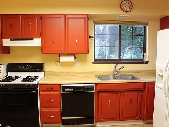 5th image of 645 White Ct