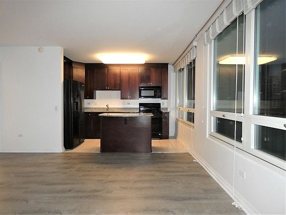 4th image of 33 W Ontario St APT 29D