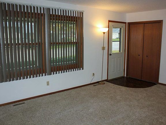 4th image of 1450 Country Club Ct