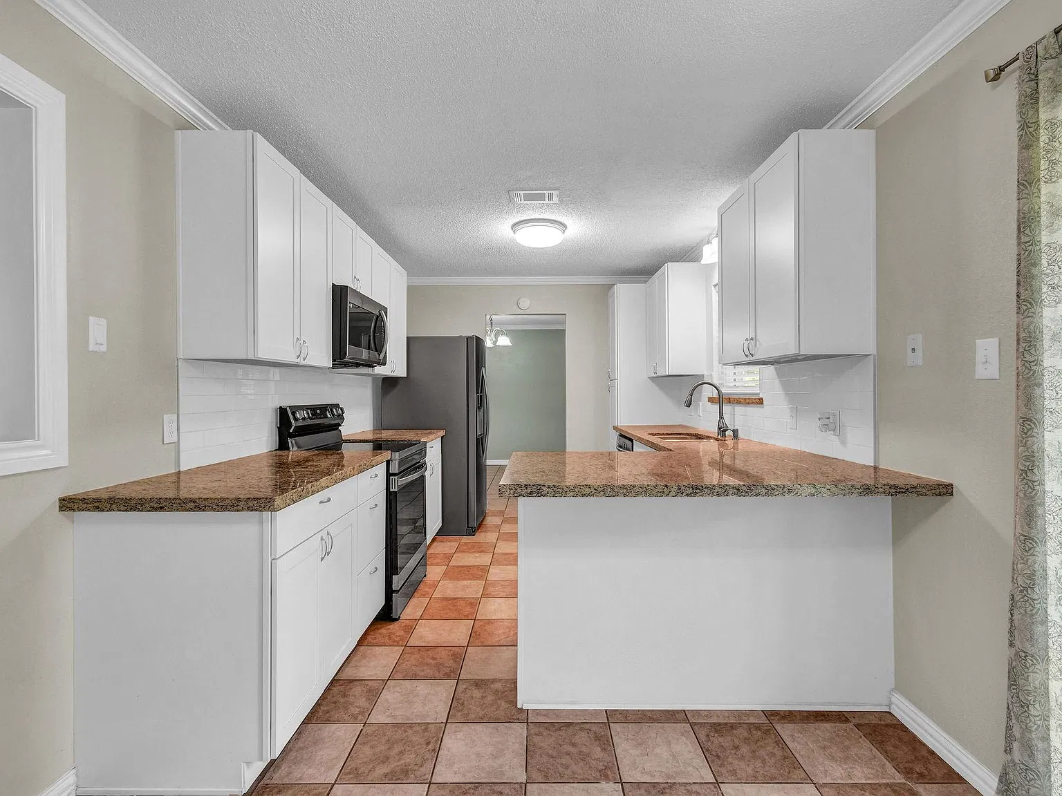 3 bed, 2.0 bath, 1484 sqft, $1,750 — Photo 3