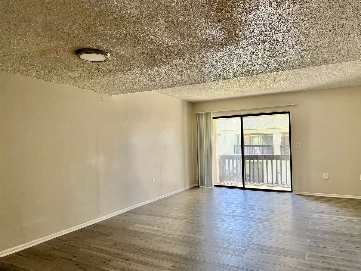4209 S. Semoran Blvd #8 — Photo 2